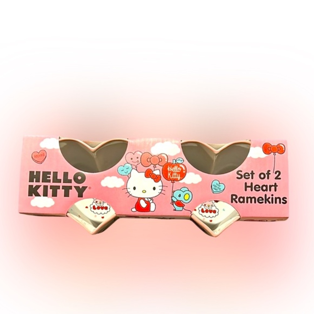 💗💗💗 Hello Kitty heart shaped Valentines set of 2 ramekins